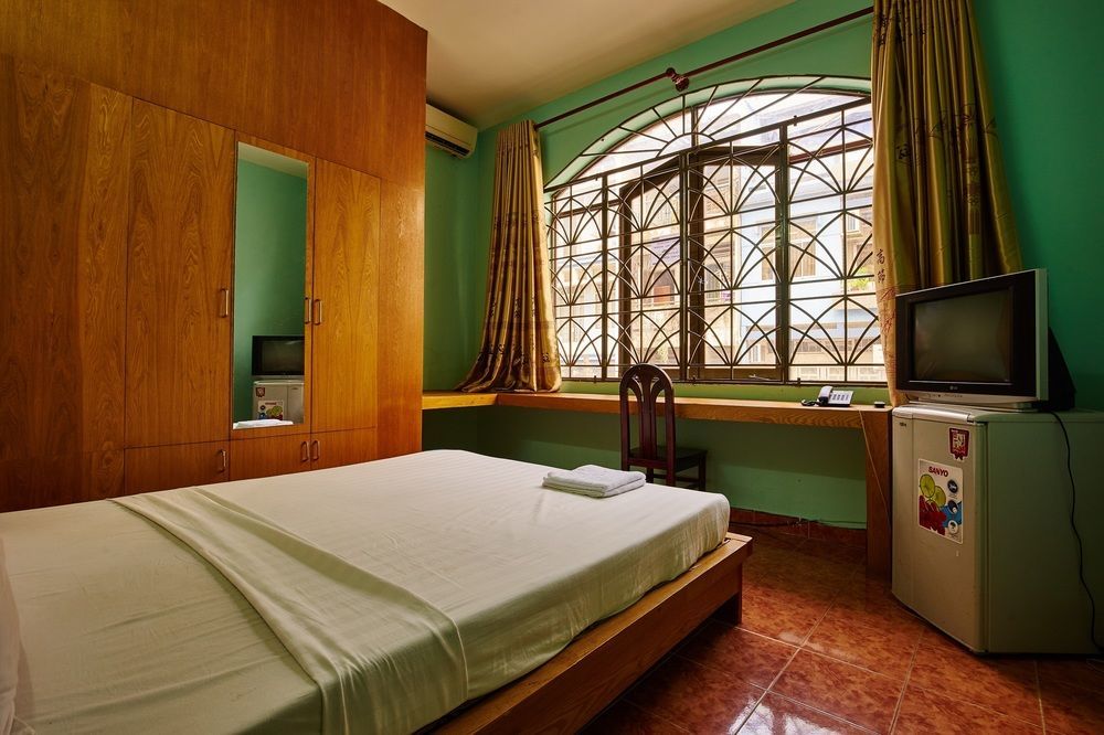 Ha Vy Hotel Ho Chi Minh City Exterior photo